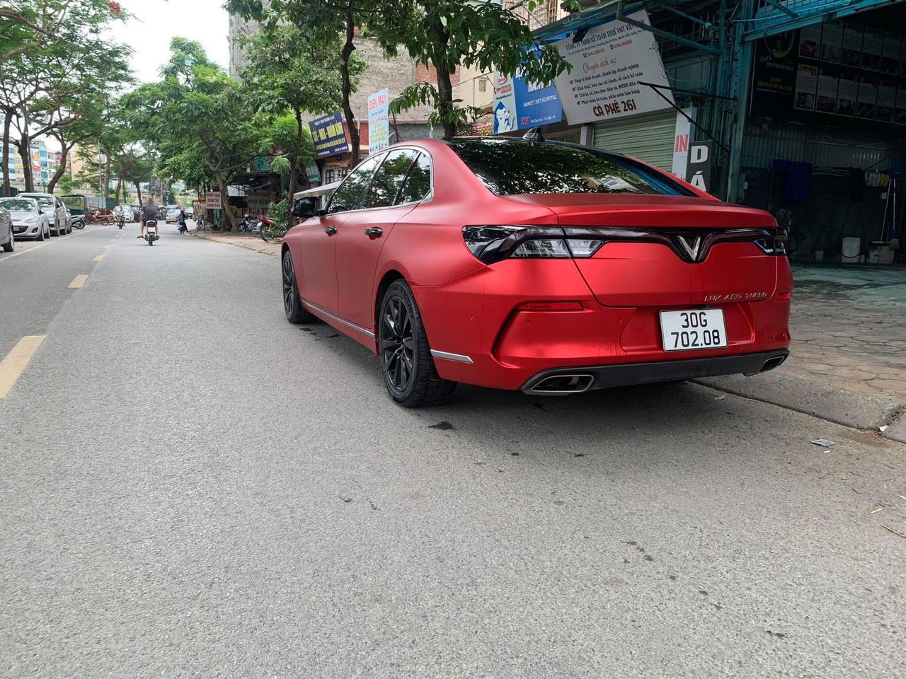 Dán Đổi Màu Xe Vinfast Lux A Đỏ Lì