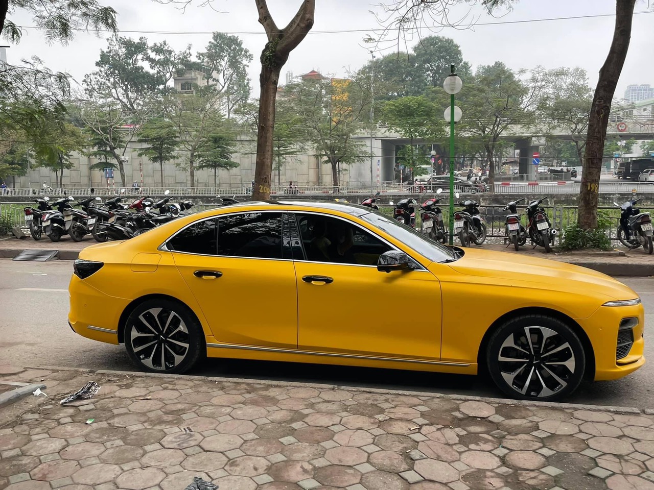 Dán Đổi Màu Xe Vinfast Lux A Vàng