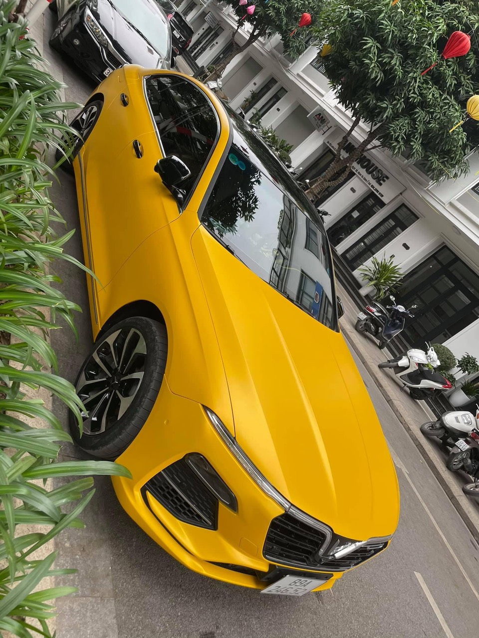 Dán Đổi Màu Xe Vinfast Lux A Vàng