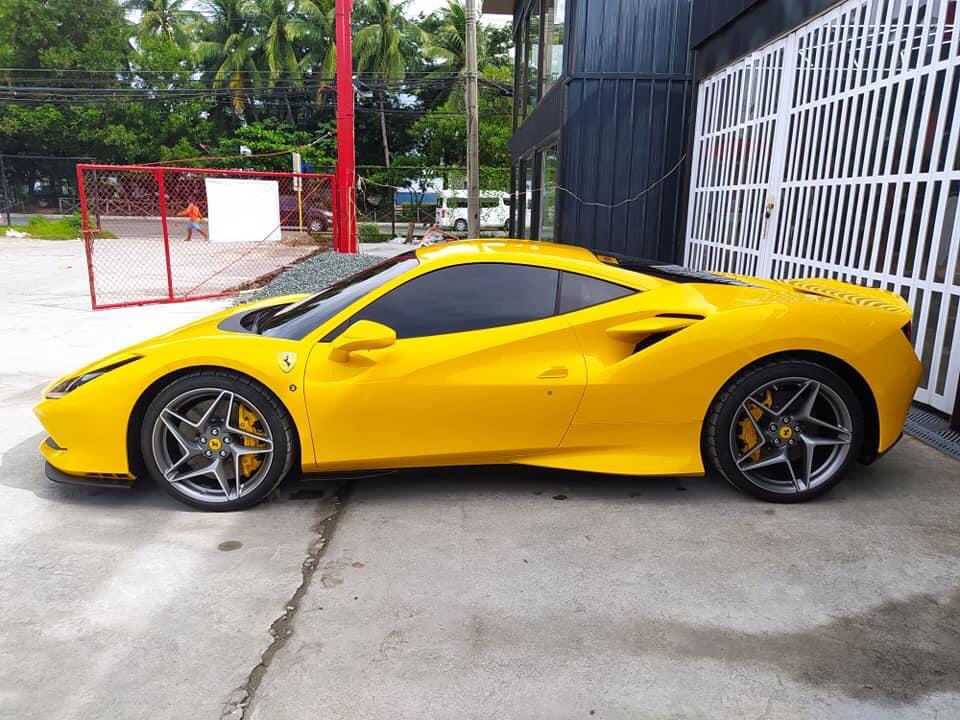 Dán Đổi Màu Xe Ferrari F8 Spider Vàng