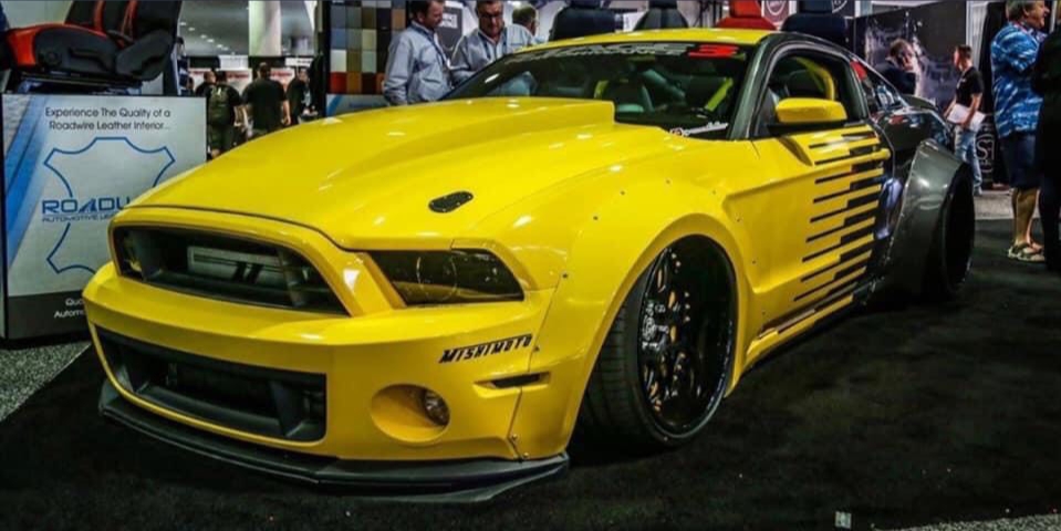 Dán Đổi Màu Xe Ford Mustang GT Vàng Đen