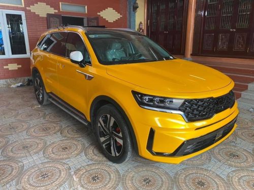 Dán Đổi Màu Xe Kia Sorento Vàng Titan