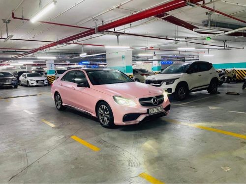 Dán Đổi Màu Xe Mercedes E250 Màu Hường