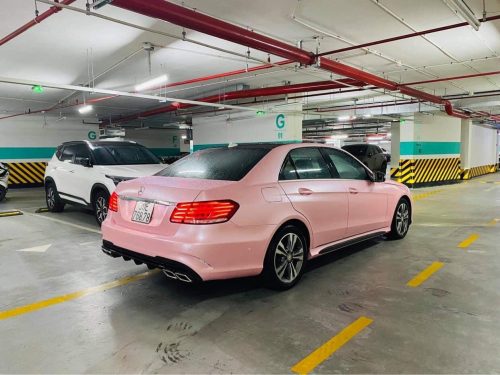 Dán Đổi Màu Xe Mercedes E250 Màu Hường