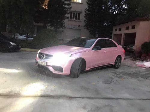 Dán Đổi Màu Xe Mercedes E250 Màu Hường