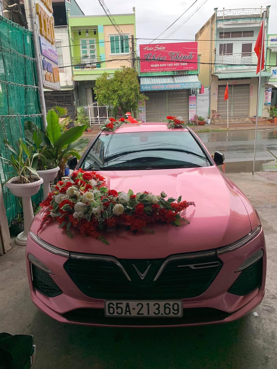 Dán Đổi Màu Xe Vinfast Lux A 2.0 Hồng Cánh Sen 