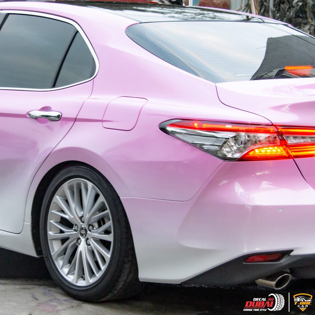 Wrap Đổi Hai Màu Trắng Hồng Toyota Camry Hybrid
