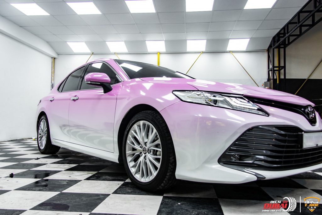 Wrap Đổi Hai Màu Trắng Hồng Toyota Camry Hybrid