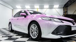 Wrap Đổi Hai Màu Trắng Hồng Toyota Camry Hybrid