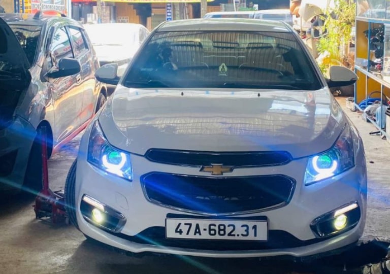 lợi ích khi độ đèn bi xenon cho ô tô