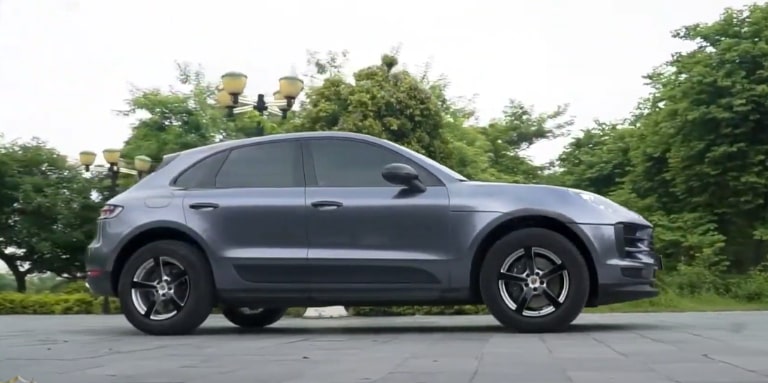 kỹ thuật dán decal nhôm xước nên được thực hiện bởi chuyên viên