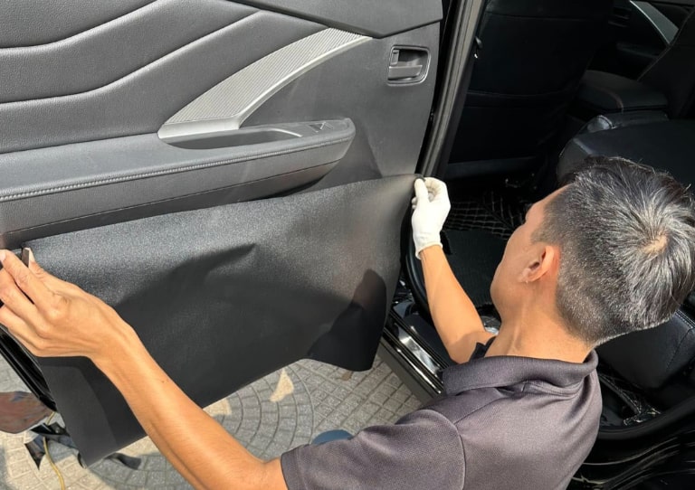chi phí dán decal nội thất xe