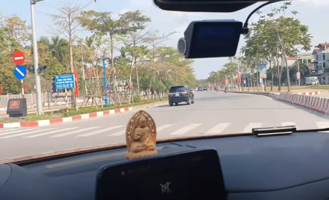 lắp camera trên gương chiếu hậu