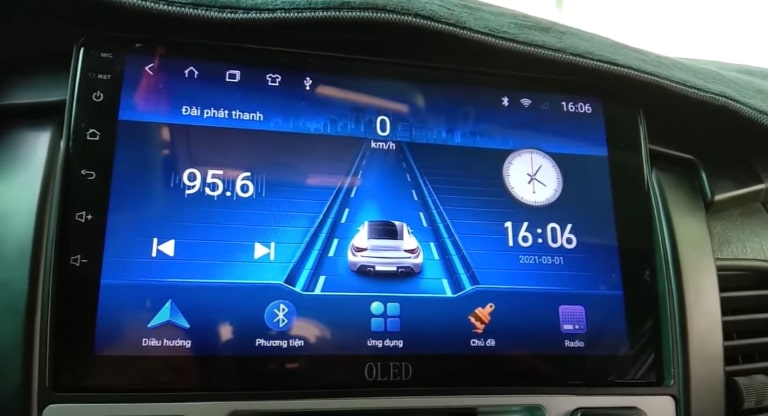 màn hình oled cho xe innova