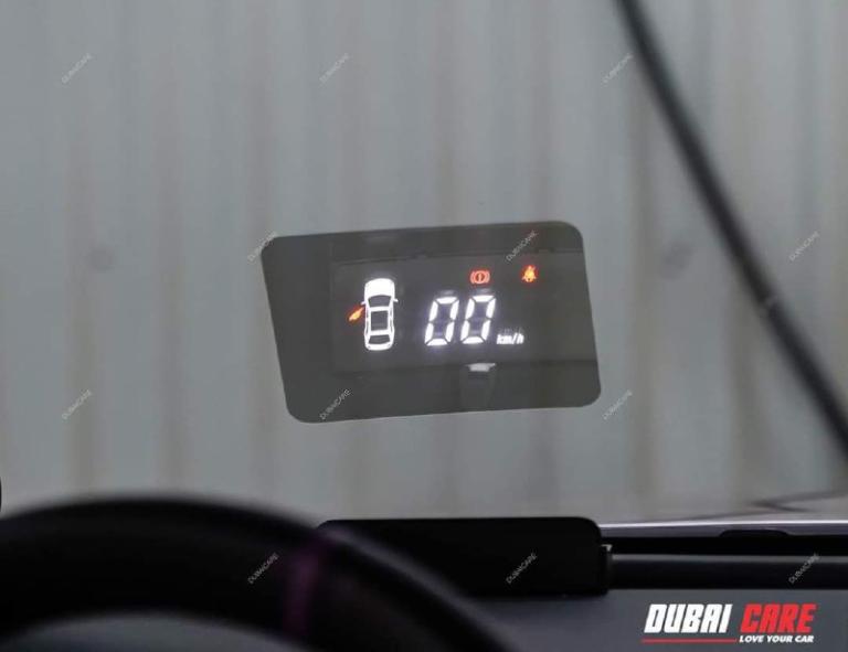 Màn hình HUD hiển thị đầy đủ thông số quan trọng tại các vị trí dễ quan sát