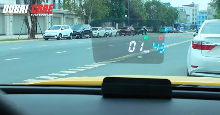 HUD có thiết kế nhỏ gọn với 3 bộ phận chính và bộ giải mã rõ ràng