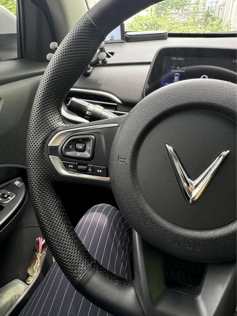 vì sao nên bọc vô lăng cho xe vf5