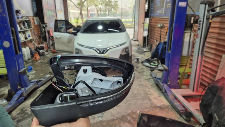 độ gương gập tự động vf5