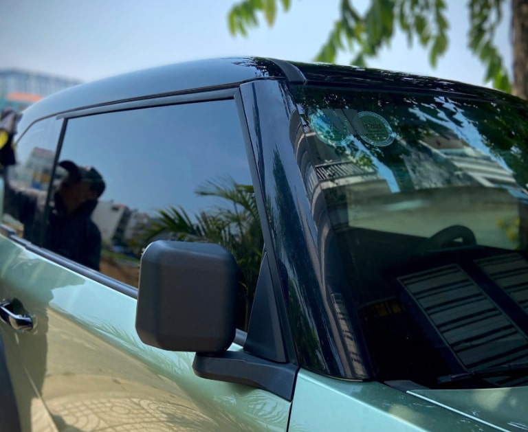 hóa chất tẩy rửa mạnh có thể làm hỏng decal