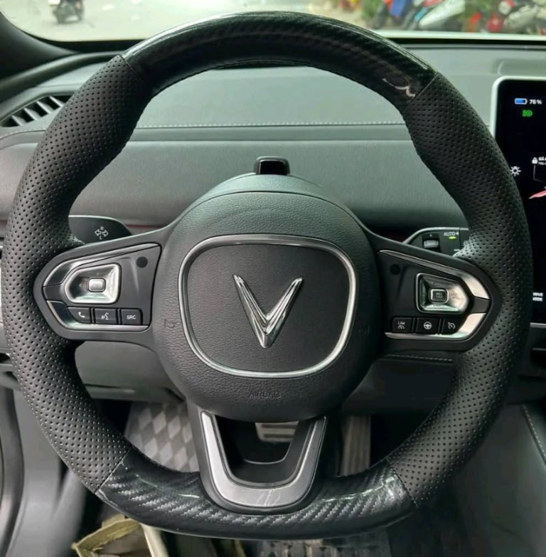 vô lăng vf6 thể thao
