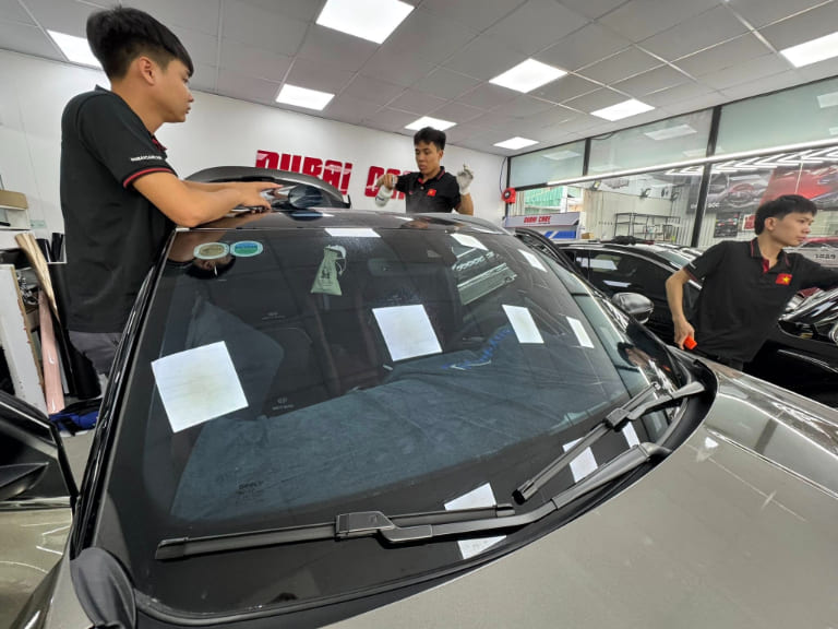 dán phim cách nhiệt vinfast limo green lấy ngay