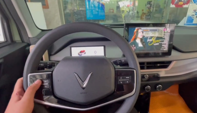 phím vô lăng vinfast limo green chính hãng