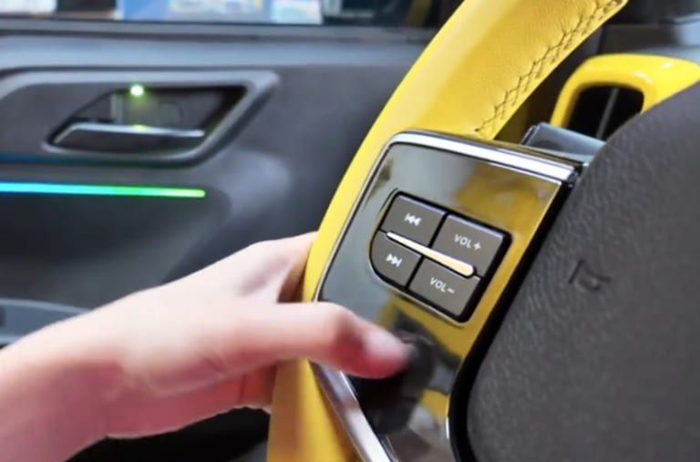 phím vô lăng vinfast limo green dễ lắp đặt