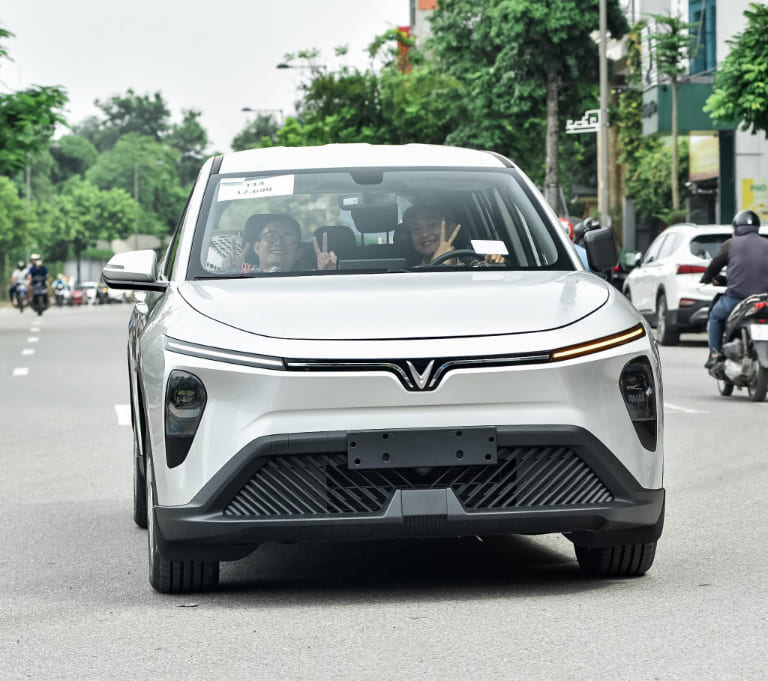 xe vinfast limo green nội thất sang trọng